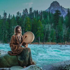 Hampi Kawsayqa (Living the Medicine)