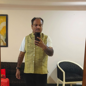 आंखों में सपने कौन सजाता है