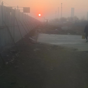 一阵风吹过