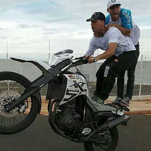 Tu passou aqui na moto chega meu xibiu ficou Piscando