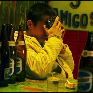 好像一个人在哭