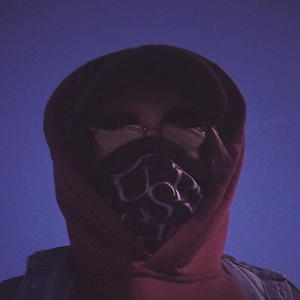 Под твоей дверью