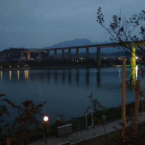 山月独明