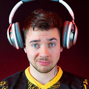 Ongles Tapotant Sur Le Verre Avec Des Sons Liquides Et De Doux Murmures