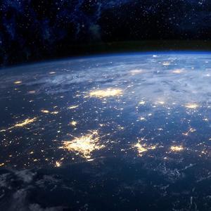 无尽的山丘和天边的晚霞