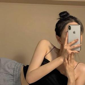 举镜子的女孩 [高质量]