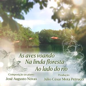 Os lindos pássaros da exuberante floresta brincando no chão, cantando nas árvores e voando no céu