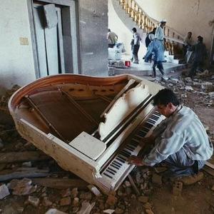 「NOT FREE 」To play the piano