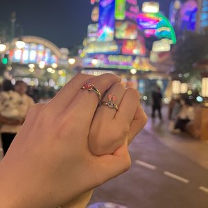 贫民窟的我因为有女朋友而成为百万富翁