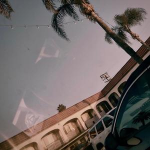 DÉMAQUILLÉE (feat. LVEE)
