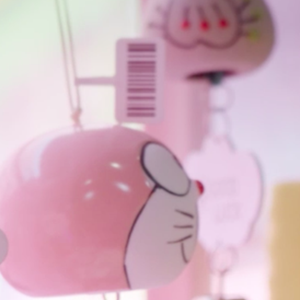 这只伶俐的棕色狐狸跳过一只懒惰的狗