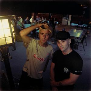 UN TIEMPO (feat. Yung Vidd)