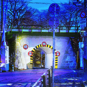 Tunnel under the girder