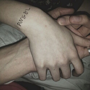 I wanna hold ur hand