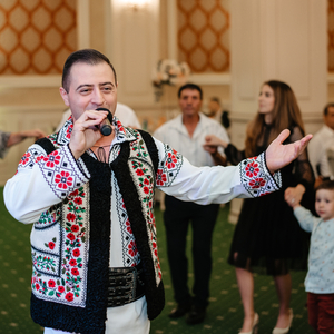 Asa bunicu' meu spunea / Of nevasta, of nevasta