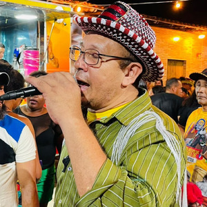 Morena dos Cabelos Cacheados