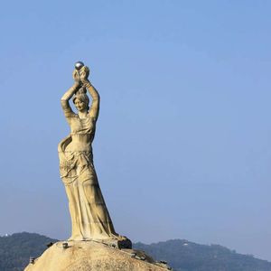 银发里的晨光