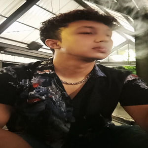 Harusnya Ku Tertawa Bukan Jatuh Cinta