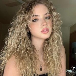 Cigarette Daydreams (8D Audio)