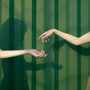 难道是因为出现的人都伪善