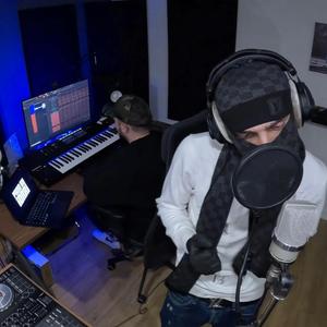 HOOLIGAN (feat. IDRRI)