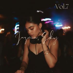 Come a Little Closer (Acércate Más)