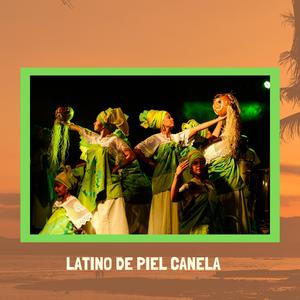 Latino de piel canela