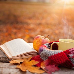 风又起叶落地思念更浓郁