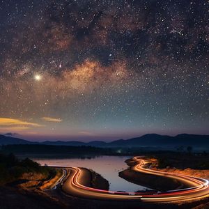 星星发光，是为了让每个人找到属于自己的星星