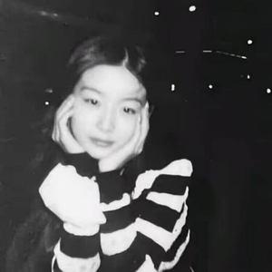 极简钢琴与白噪音编织的编程静止