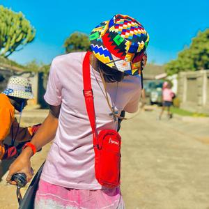 Famba (feat. Hwinza)