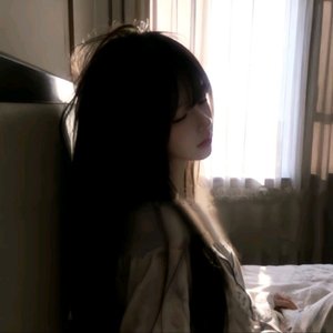 当泪掉进屏幕 你那边会下雨吗