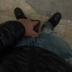 Legends (feat. DeeHallow BG)