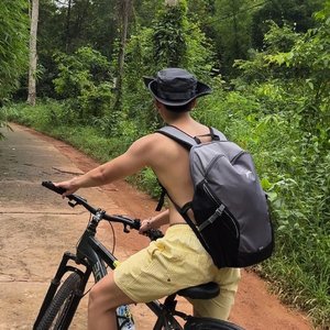 นั่งโง่ ๆ ริมทะเล (Lost in the Waves)