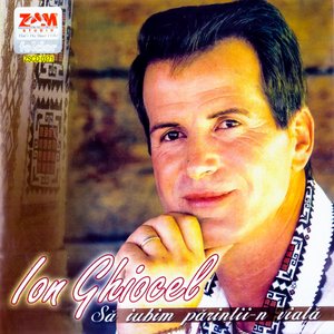 Stă supărat un bătrân