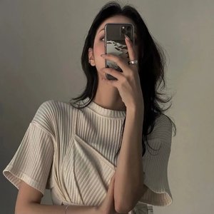 睁一只眼闭一只眼