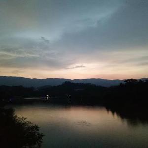 阳台，夜空，微醺