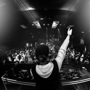 Turn On The Lights again.. (Paper Skies Remix)