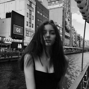 The Perfect Girl Retrowave