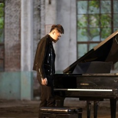 我跨越过多少山河万里 (Live)