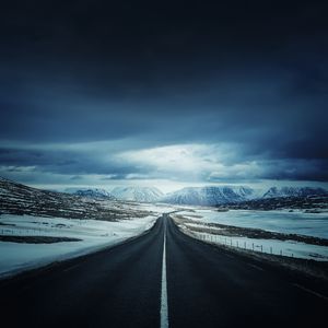 破碎星夜与寂静旧书