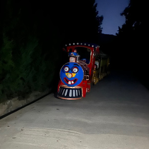 超市里没后朋小鬼的马，我们要狠狠的摇