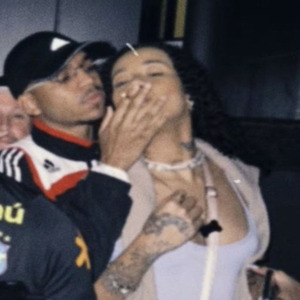 Gostosa, Joga, Sabe o Que Faz Então Provoca