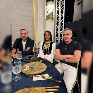 Ochiu a Tau Masina Lai