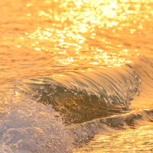 想带你去看夕阳把海水染成橙红色
