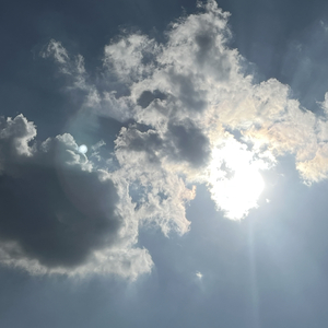 爱呢？在白云之上