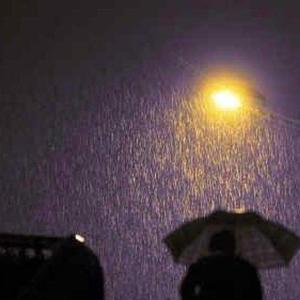 自兩點五十九分下起的陣雨