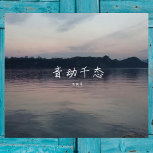 当斜阳透过树叶时窗边的猫伸着懒腰