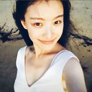 我一直想从你的窗子里看月亮