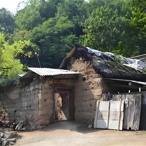 穷在街头无人问富在深山有远亲